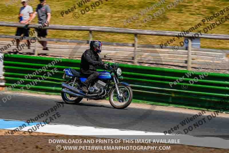 Vintage motorcycle club;eventdigitalimages;mallory park;mallory park trackday photographs;no limits trackdays;peter wileman photography;trackday digital images;trackday photos;vmcc festival 1000 bikes photographs